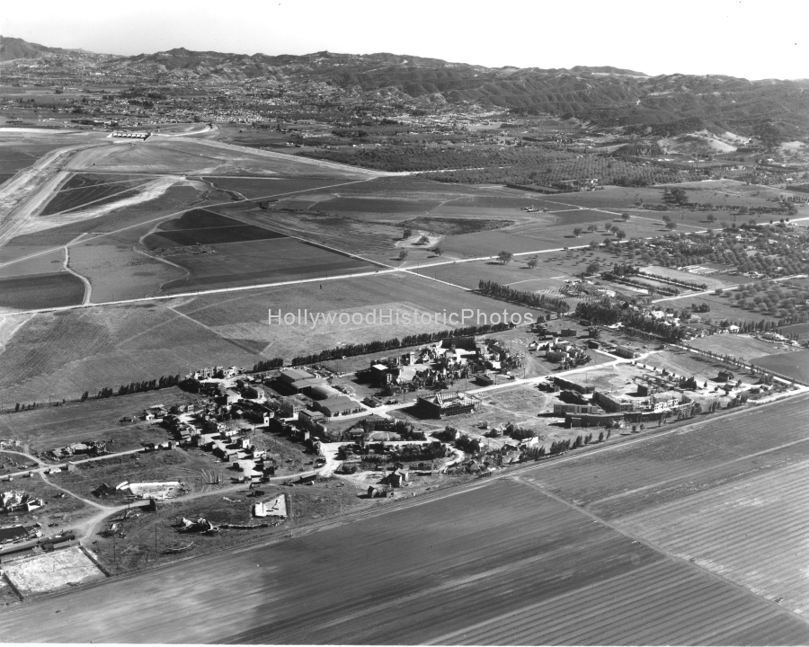 Enctino 1941 RKO Ranch, Balboa Blvd., Louise Ave. & Burbank Blvd. copy.jpg